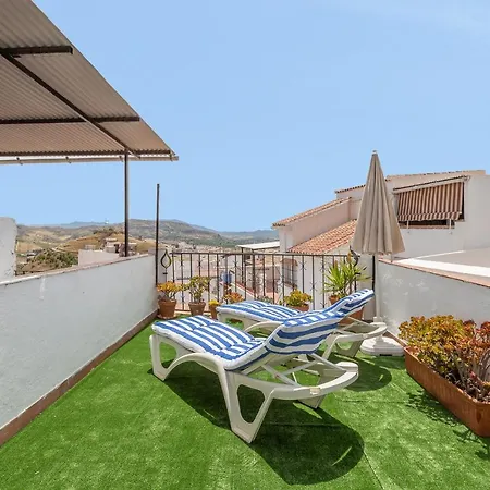 Casa Randonneur, Traditional Townhouse In Alora. Feriehus