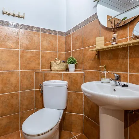 Casa Randonneur, Traditional Townhouse In Alora. Feriehus