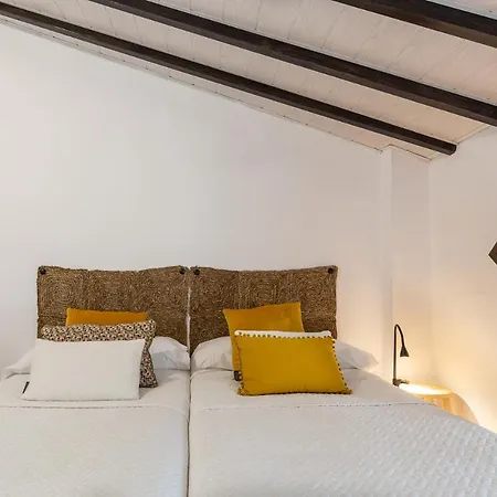 Casa Randonneur, Traditional Townhouse In Alora. 度假居