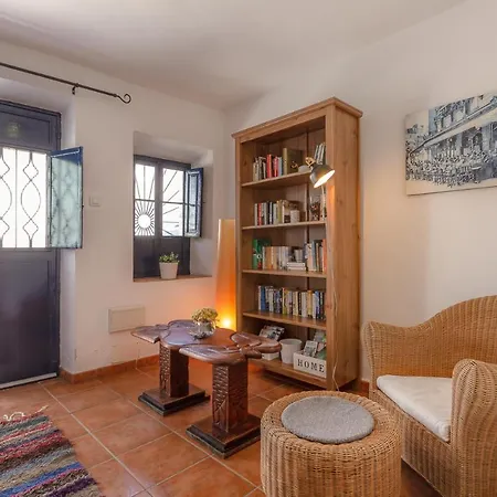 Casa Randonneur, Traditional Townhouse In Alora. 度假居 *